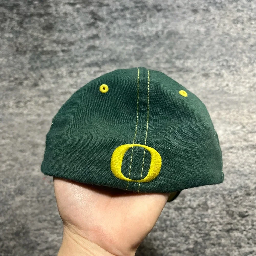 Team Nike Swoosh Flex Oregon Ducks Hat‎ Green Yellow Baseball Cap Embroidered